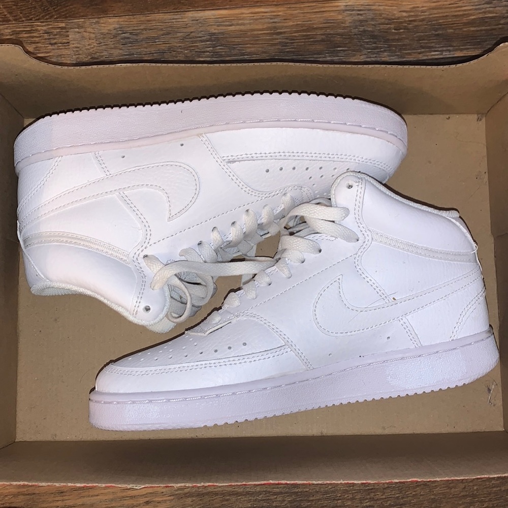 NikeCourt Vision Mid